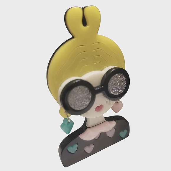 Trendy Brooch - Picture 2 of 7